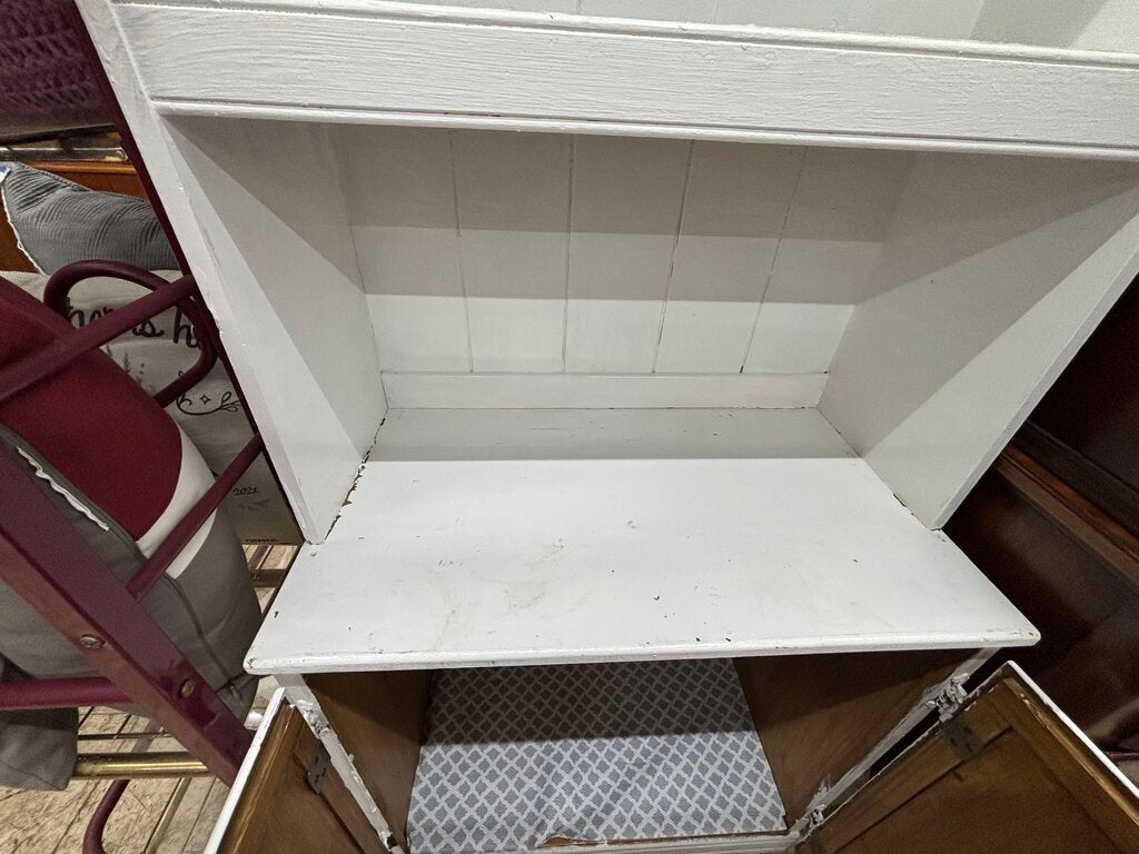 White Hutch