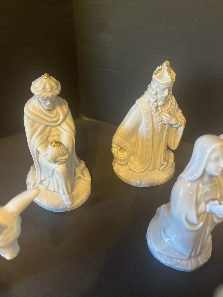 16 pc Nativity Figurine Set