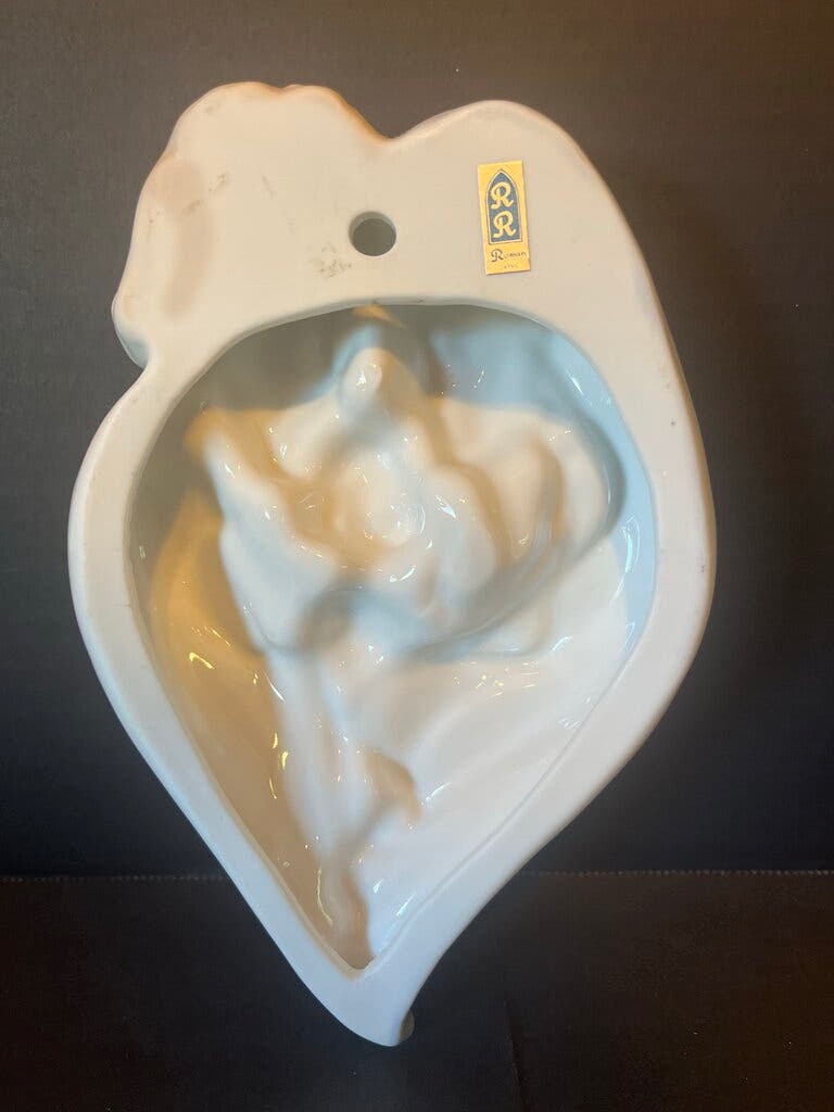 Porcelain Heart-Shaped Figurine for Wall of Family