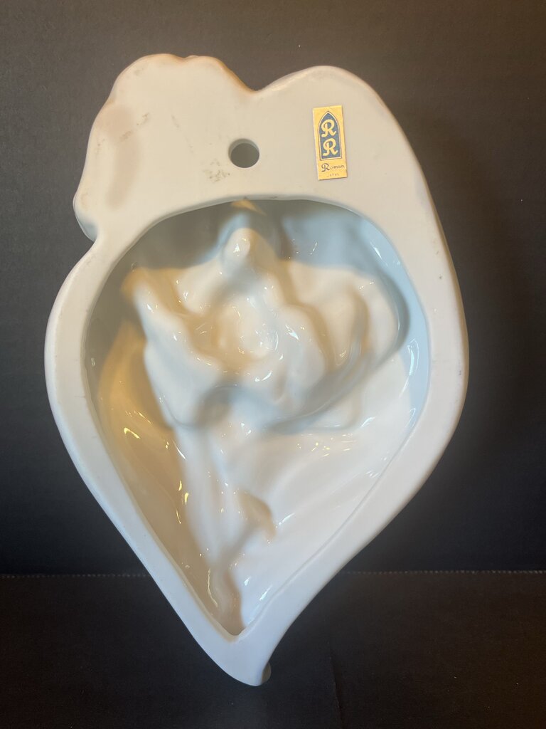 Porcelain Heart-Shaped Figurine for Wall of Family